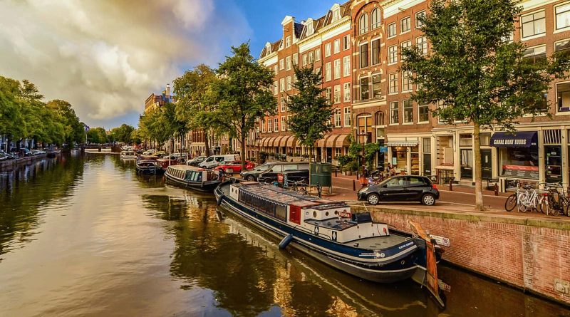 Budget Traveler’s Guide: Getting Around Amsterdam on a Shoestring Budget