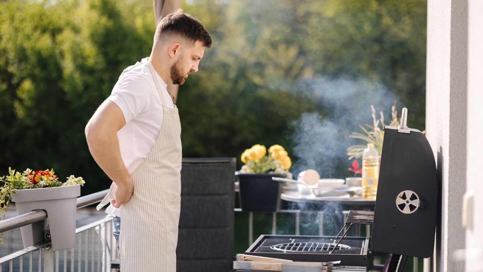 How Do Leather Aprons Enhance Barbecue Experiences