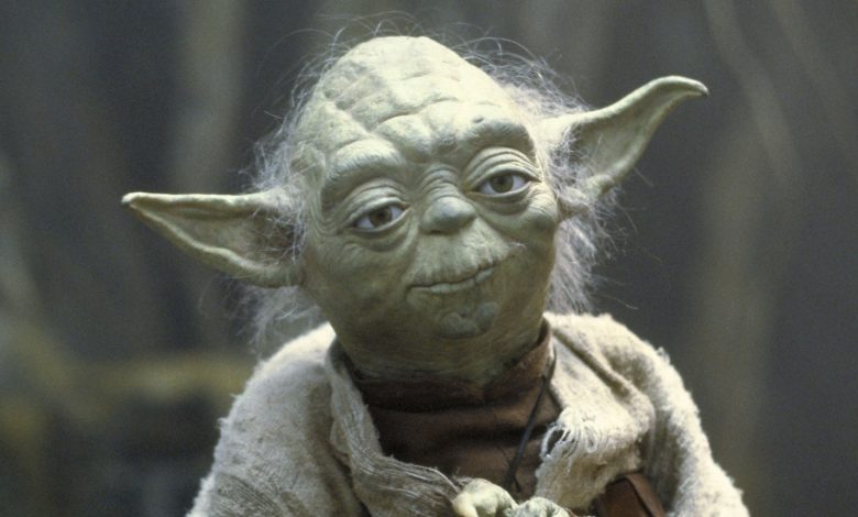 The Real Reason Yoda Doesn’t Use A Lightsaber In The Original Trilogy